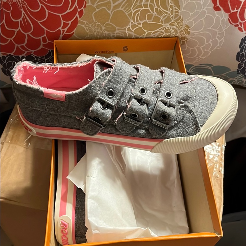NIB Girls Rocket Dog shoes, size 1, gray with pink accents & three buckles